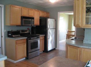 13 Pamela Ct, Saunderstown, RI 02874