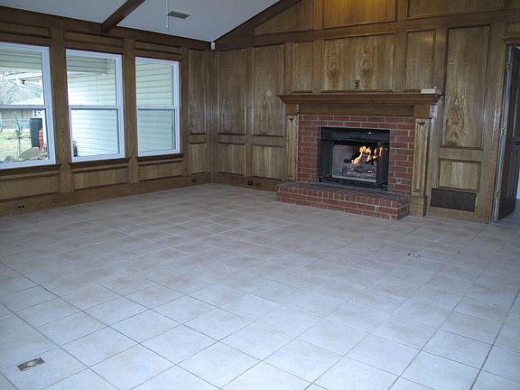 3rd image of 108 S Holly St