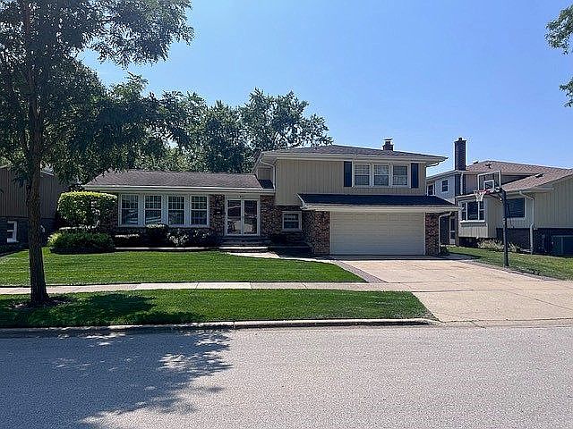 1st image of 807 E Crabtree Dr