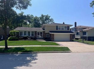 807 E Crabtree Dr, Arlington Heights, IL 60004