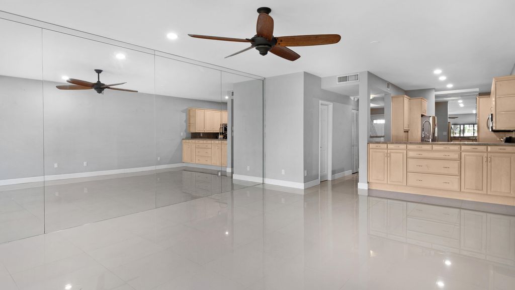 1301 N RIVERSIDE Drive #7, photo 6