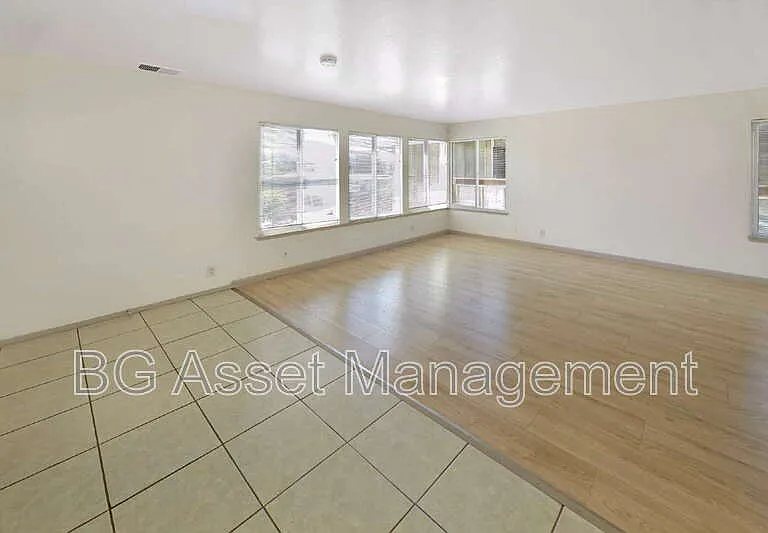 8049 Greenridge Dr #26 — Photo 5