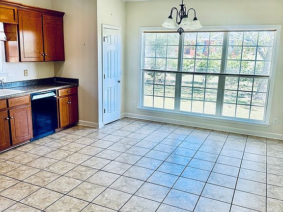 3rd image of 108 Sweetwater Dr