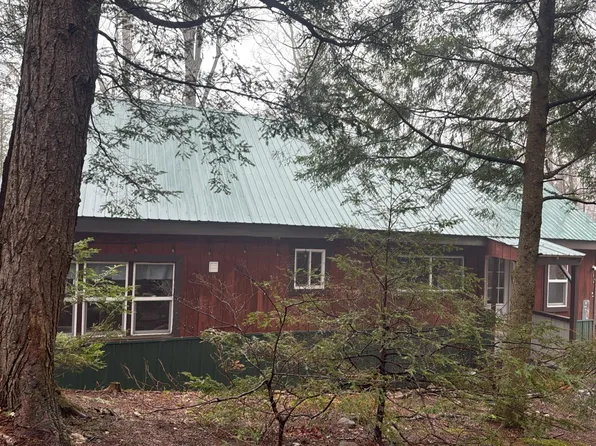 13 Park Ave, Middle Grove, NY 12850