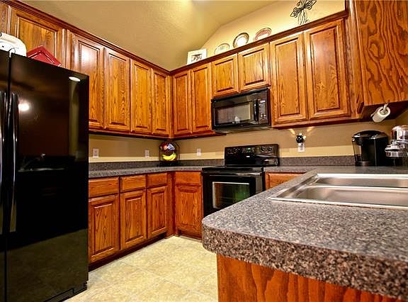 3rd image of 2132 Shady Bend Cir