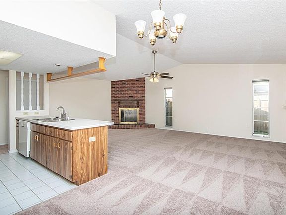 4th image of 1733 W Groveleaf Ave