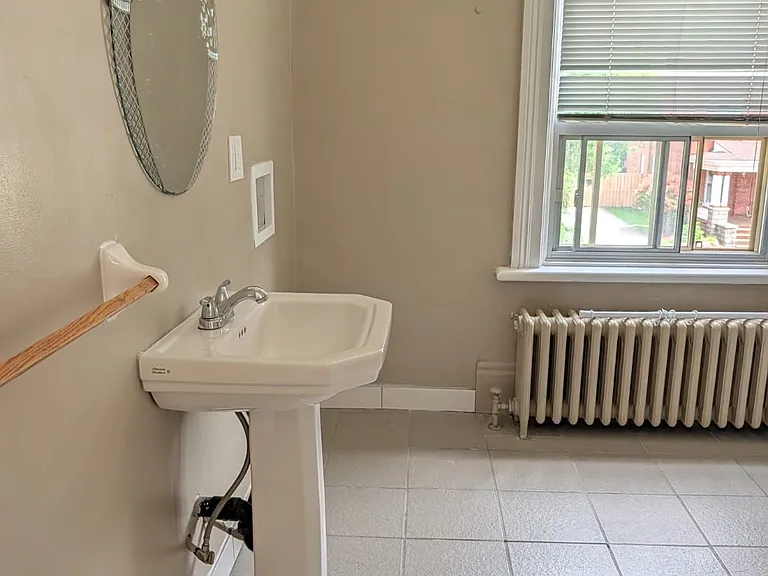 52 Wellington St S #2 — Photo 9
