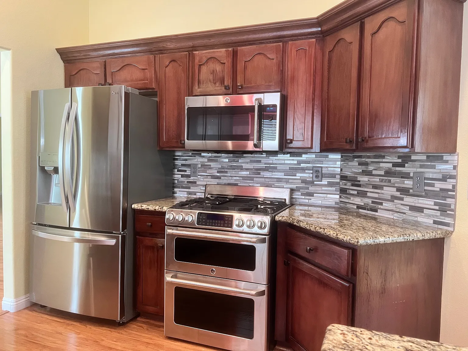 4 bed, 2393 sqft, $2,950 — Photo 4