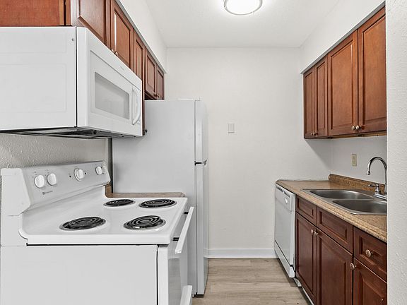 5th image of 3021 Pestalozzi St APT 205
