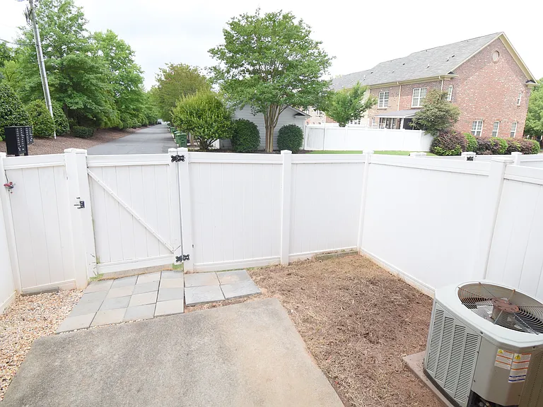 9507 Longstone Ln — Photo 25