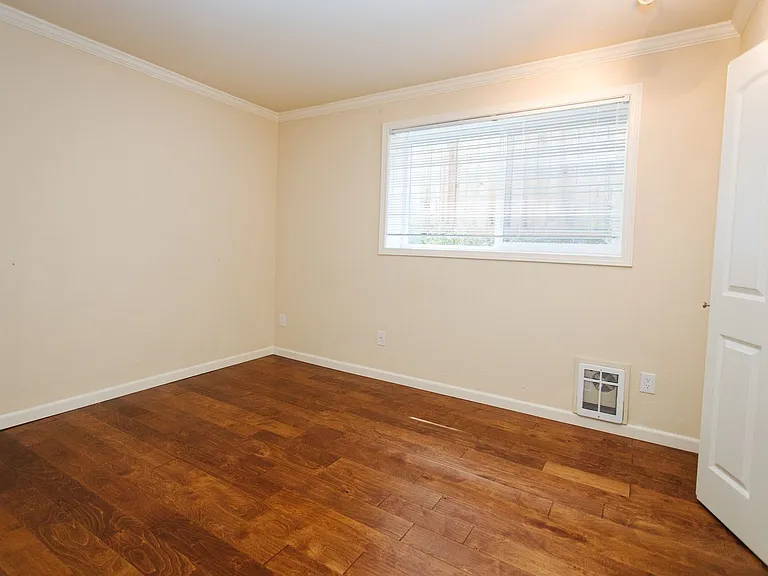 Rose Alice Apartments — Photo 10