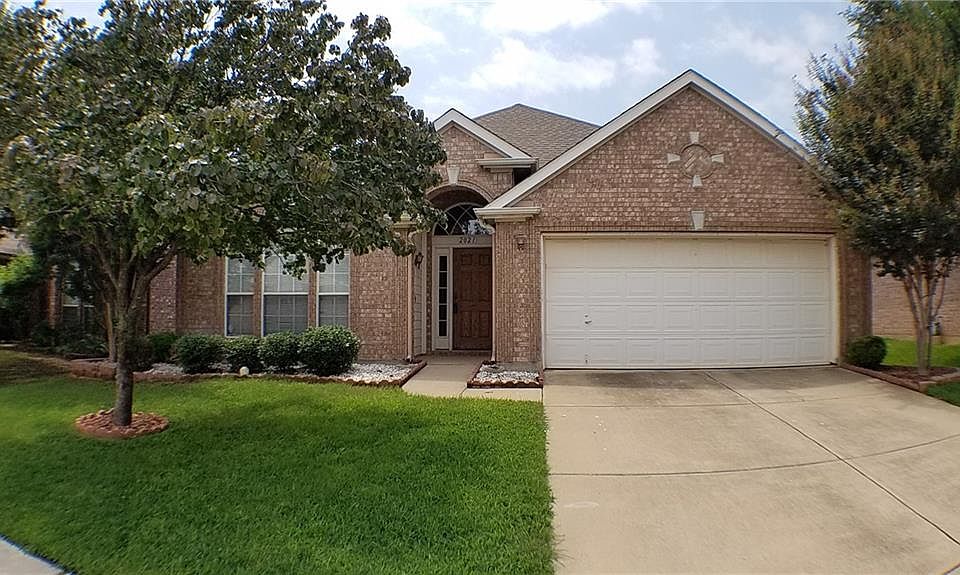 1st image of 2021 Oak Manor Dr