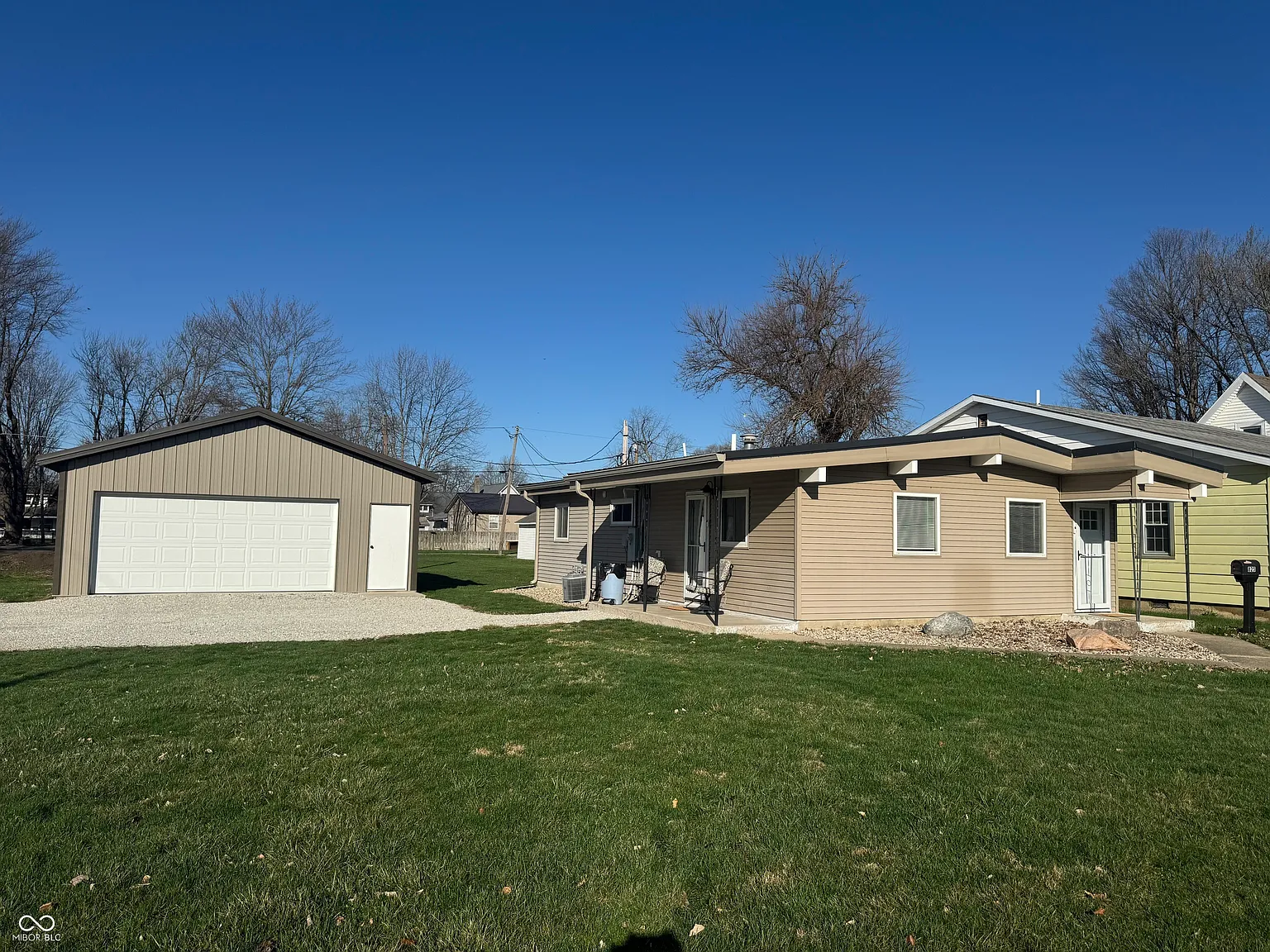 825 N George St photo 1
