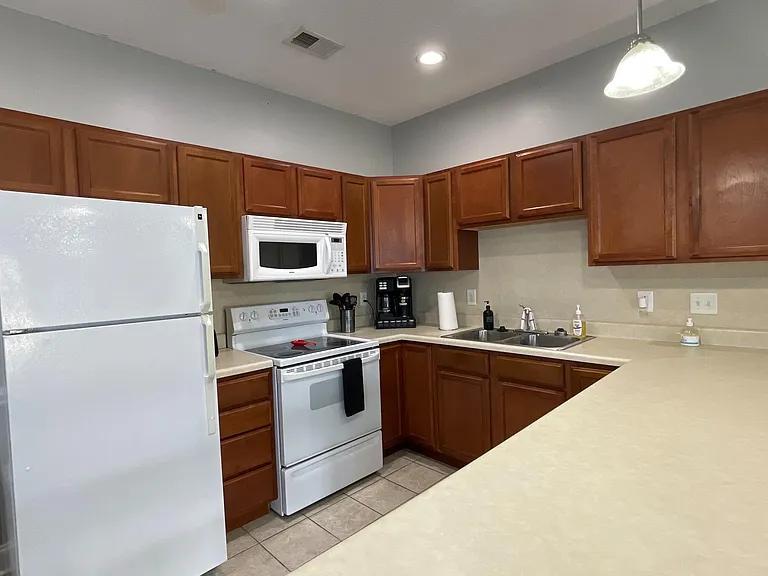 169 E Grand Ave #101 — Photo 16