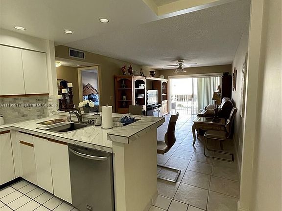 3rd image of 3545 NE 167th St APT 202
