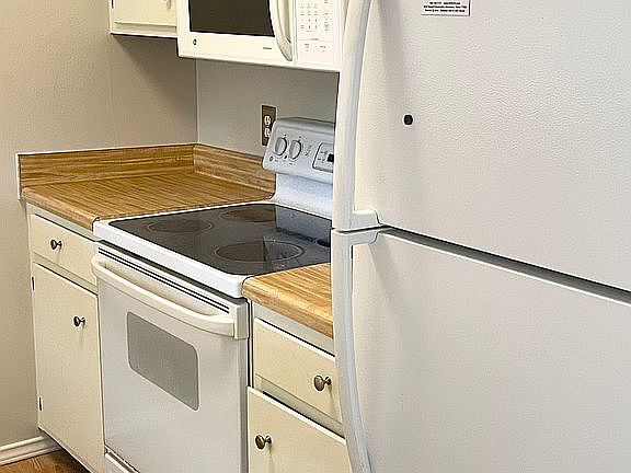 4th image of 7034 N Holiday Dr #7034