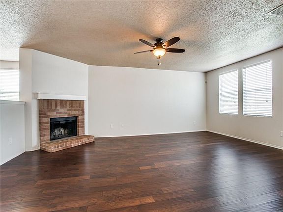4th image of 5509 Comanche Wells Dr