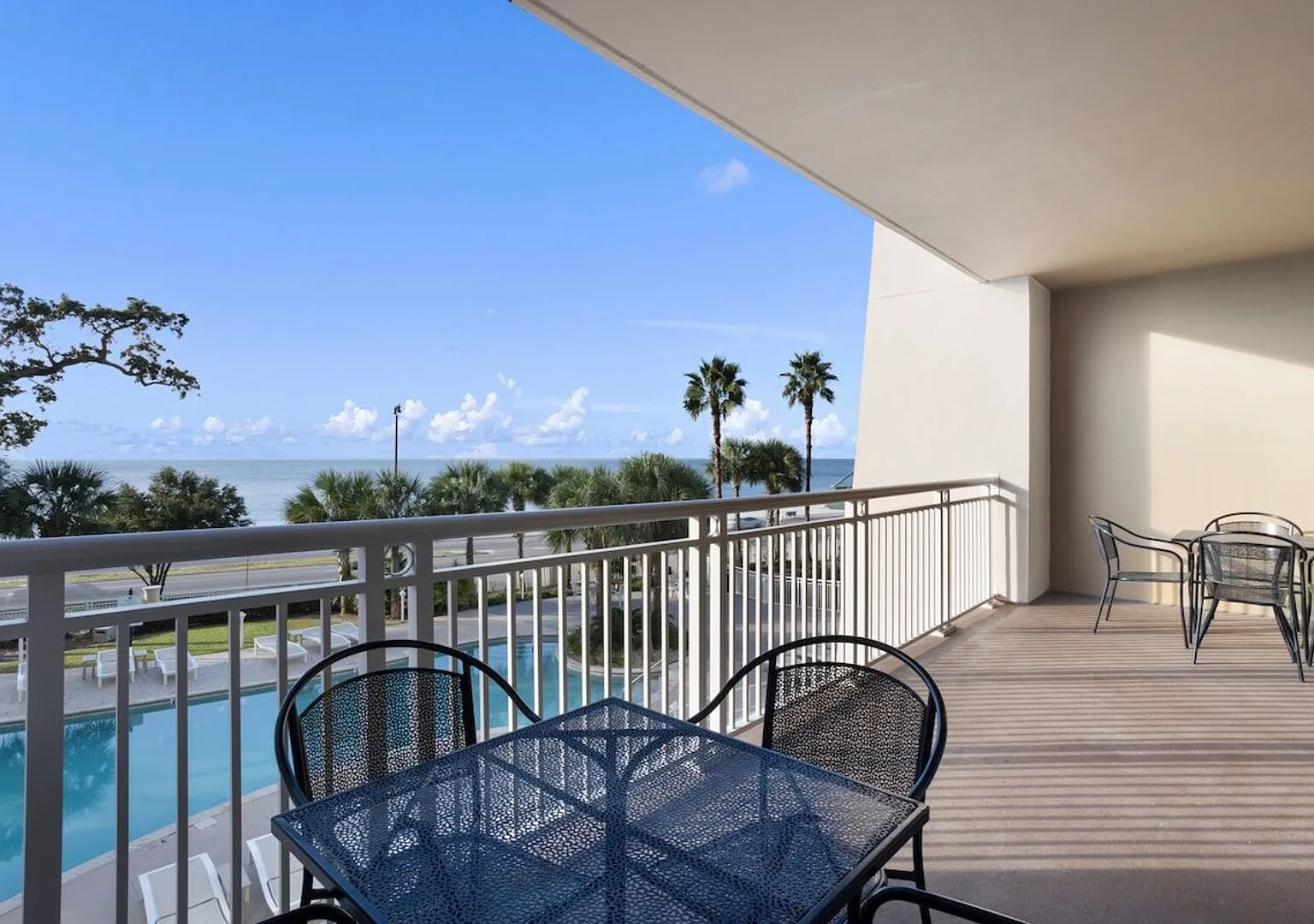 Oceanfront Condo with 2 Pools — Photo 1