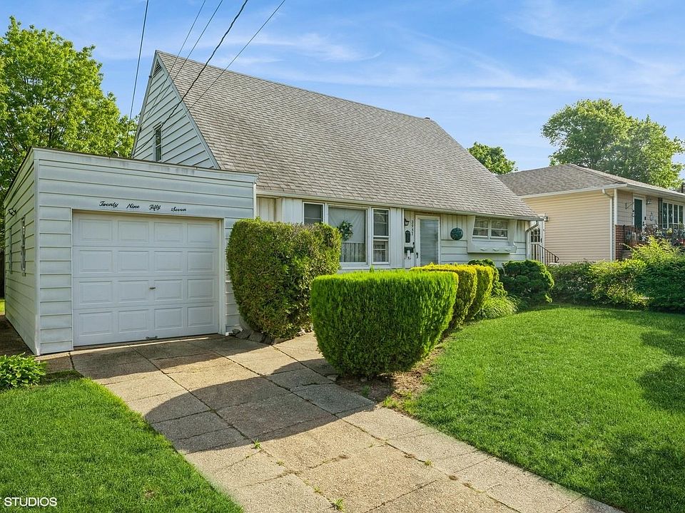 1st image of 2957 Bellport Avenue