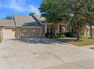 2671 Waterfront Dr, Grand Prairie, TX 75054