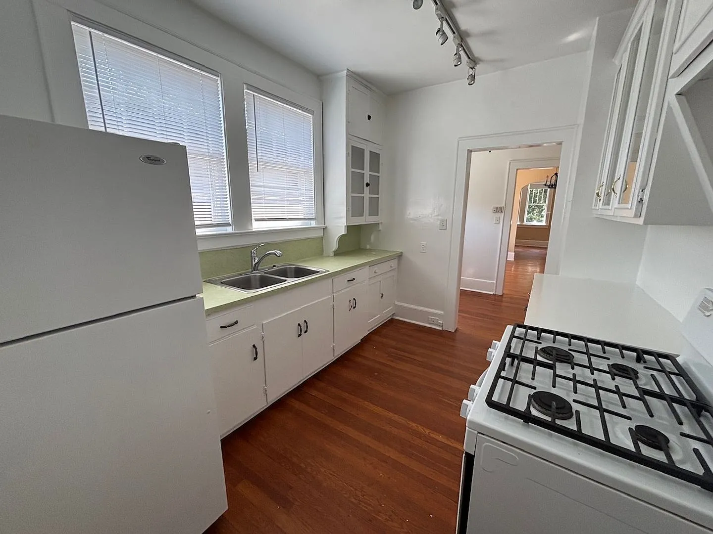 Bungalow in Earlewood — Photo 3