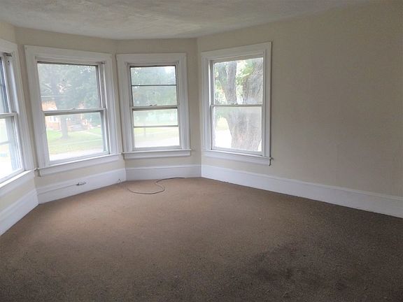 3rd image of 1301 Lake St