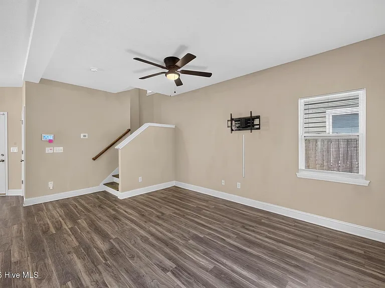 934 Boyd Ln — Photo 10