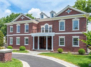 11 Kimhunter Rd, Englewood Cliffs, NJ 07632