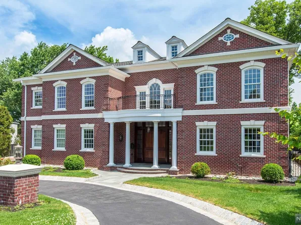 11 Kimhunter Rd, Englewood Cliffs, NJ 07632