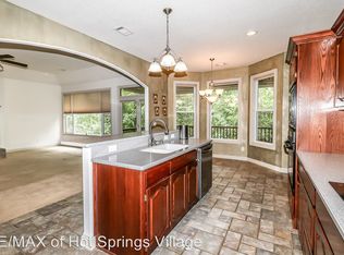 51 Largo Dr, Hot Springs Village, AR 71909