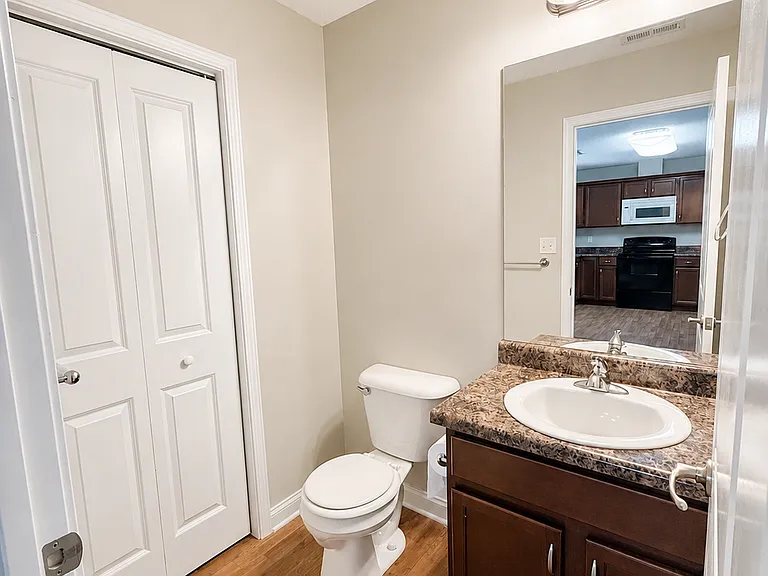 1005 Lennox Cir — Photo 9
