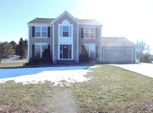 1367 Fairway 5 Cir, Walworth, NY 14568