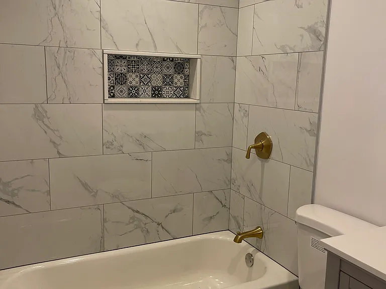 67 E 37th Pl — Photo 2