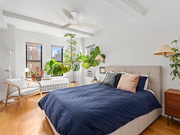 4th image of 49 W 72nd St APT 11E