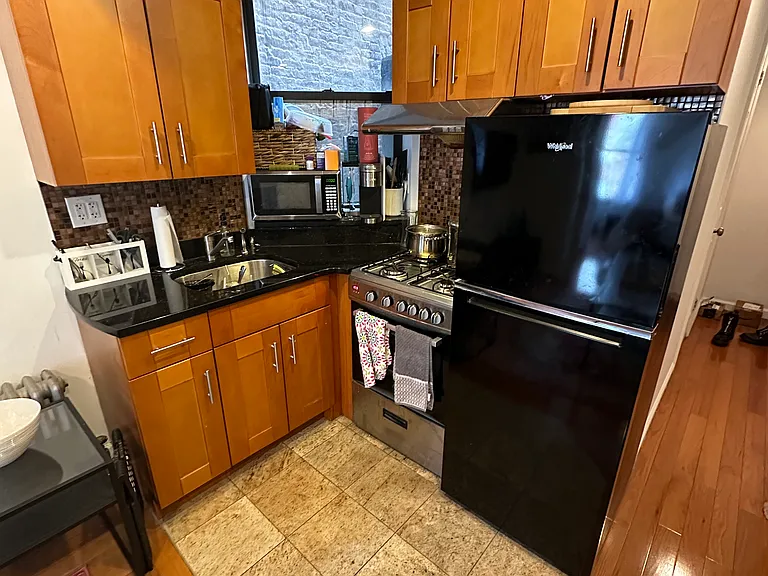 154 Allen St #1B — Photo 8