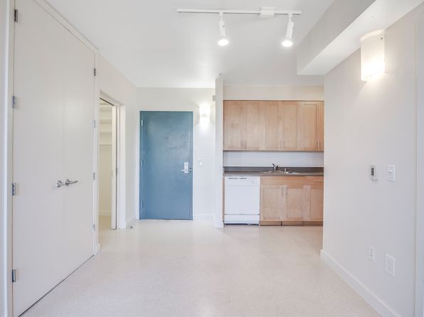 1370 University Ave UNIT 208