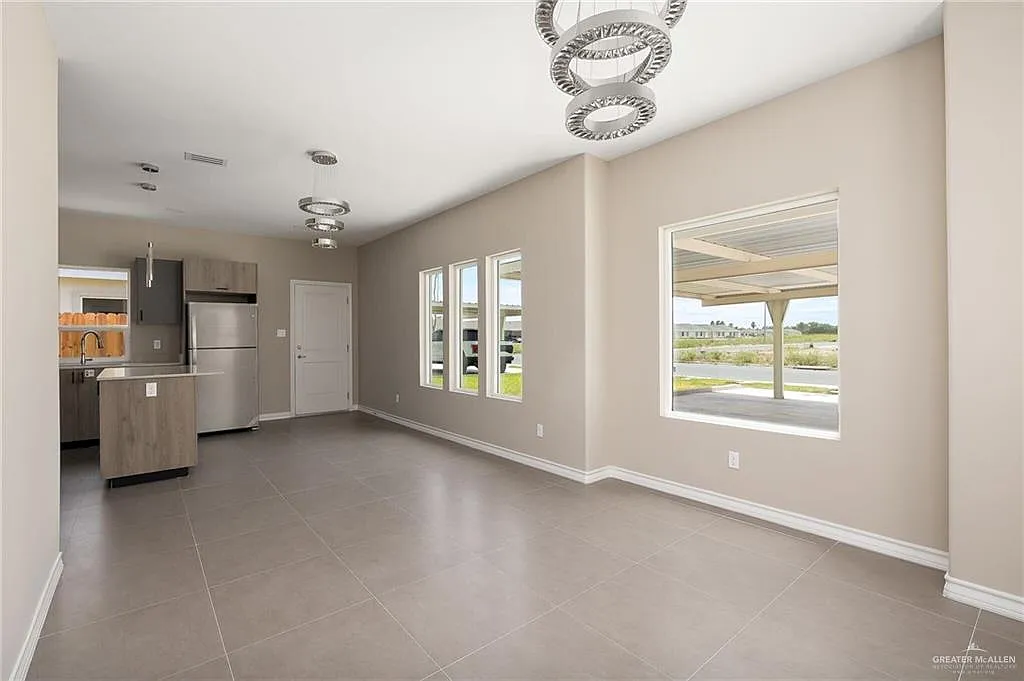 2 bed, 2.0 bath, 3846 sqft, $1,000 — Photo 4