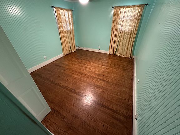 5th image of 902 S Pioneer Dr