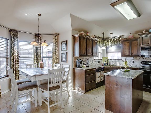 5th image of 502 Arthur Ave