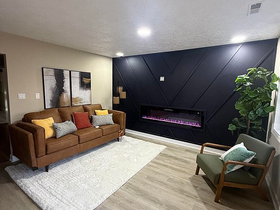 5th image of 651 Fabyan Rd