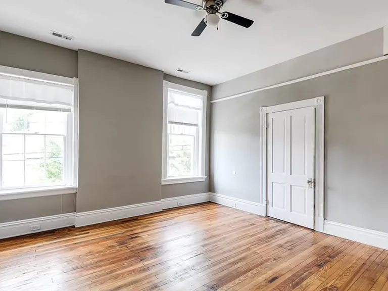939 W Grace St — Photo 16
