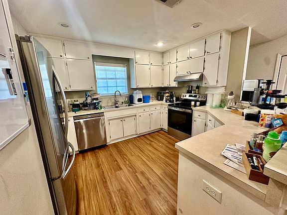 3rd image of 837 Stone House Rd