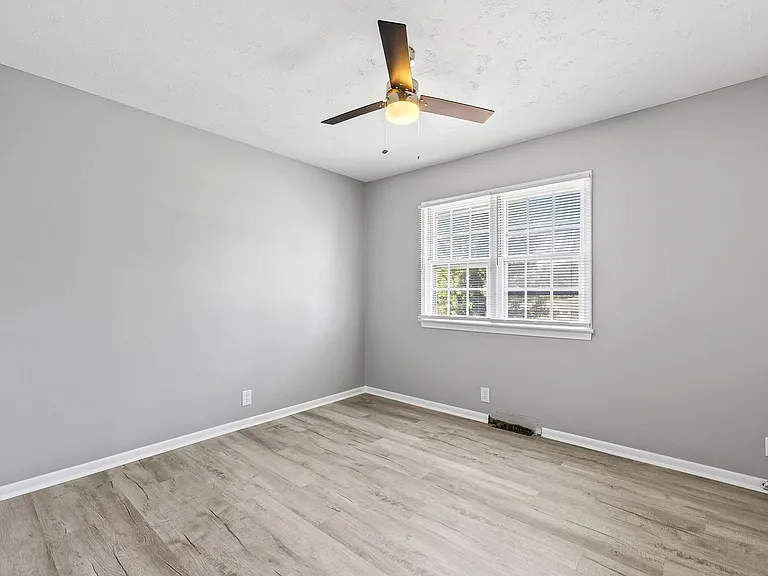 5508 S 122nd St — Photo 11