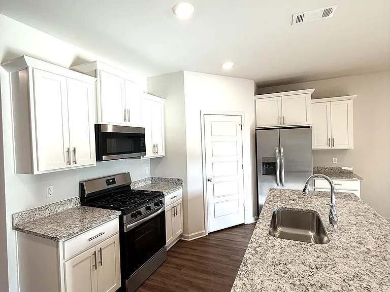 453 Piney Dr — Photo 10