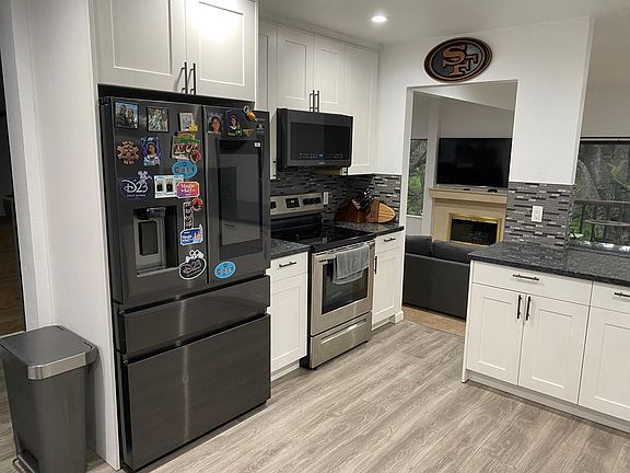 4th image of 2123 Oak Creek Pl