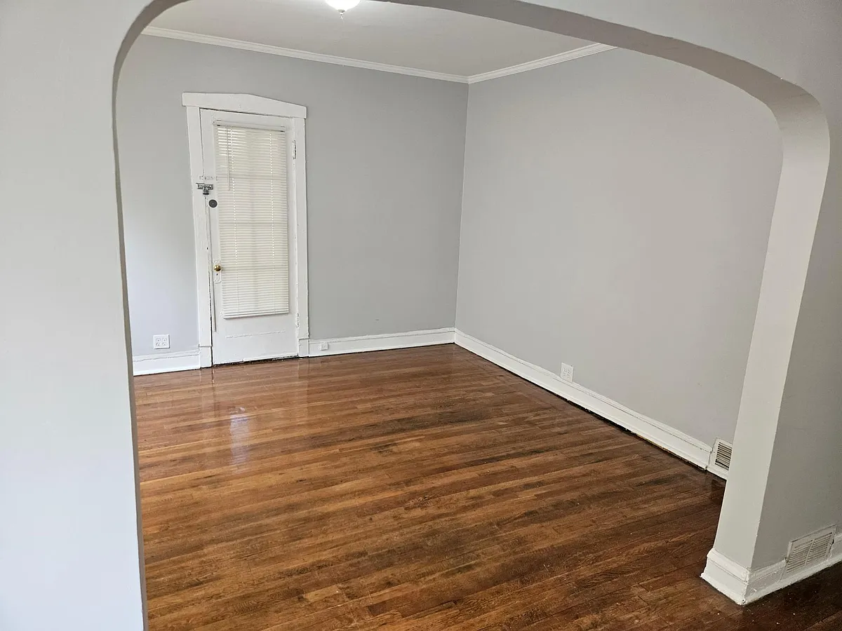 Building Photo - 1342 W 70th St #1