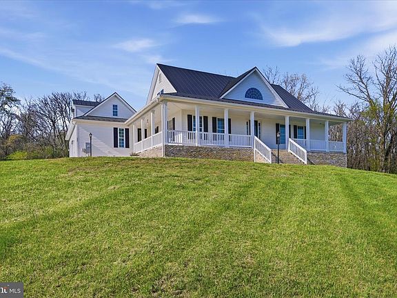 3rd image of 325 Dehaven Dr