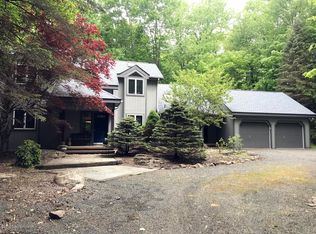 111 Leatherstocking Ln, Pocono Pines, PA