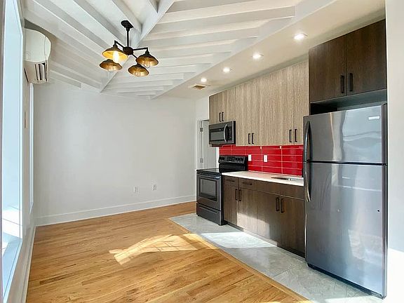 2nd image of 930 De Kalb Ave #205