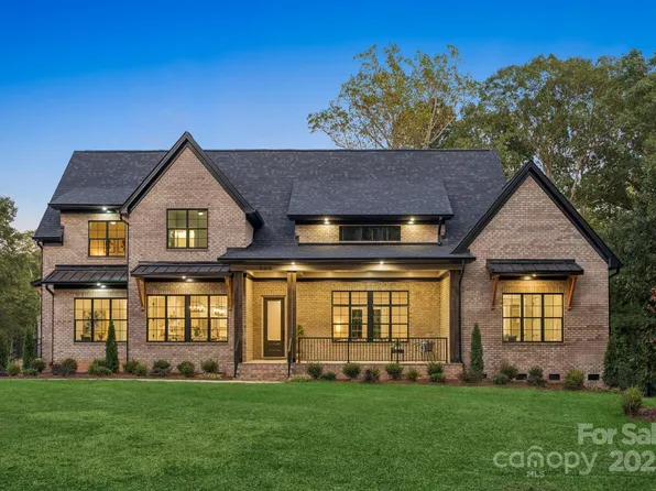 268 Laurel Crest Dr, Kannapolis, NC 28081